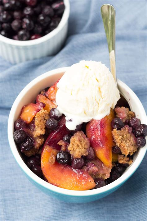 How many calories are in blueberry-peach cobbler - calories, carbs, nutrition