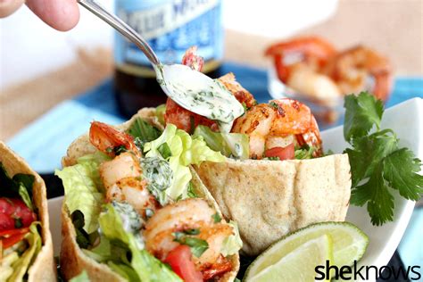 How many calories are in boston seafood salad pita - calories, carbs, nutrition