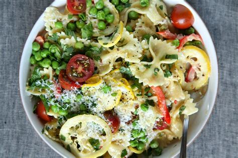 How many calories are in bowties and summer vegetable primavera - calories, carbs, nutrition