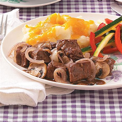 How many calories are in braised beef tips with mushrooms - calories, carbs, nutrition