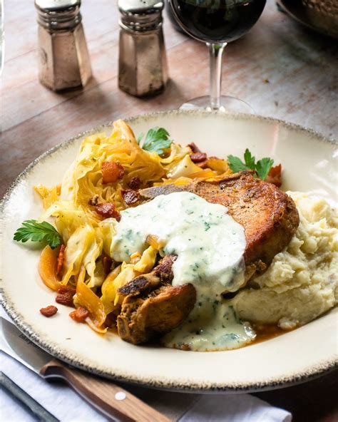 How many calories are in braised pork chops w/red cabbage & apple - calories, carbs, nutrition