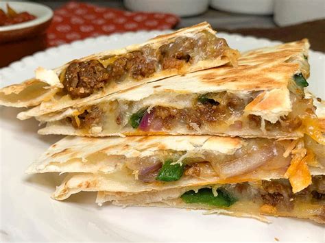 How many calories are in breakfast chorizo quesadilla - calories, carbs, nutrition