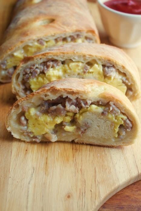 How many calories are in breakfast meat stromboli - calories, carbs, nutrition