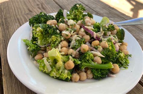 How many calories are in broccoli garbanzo bean salad - calories, carbs, nutrition