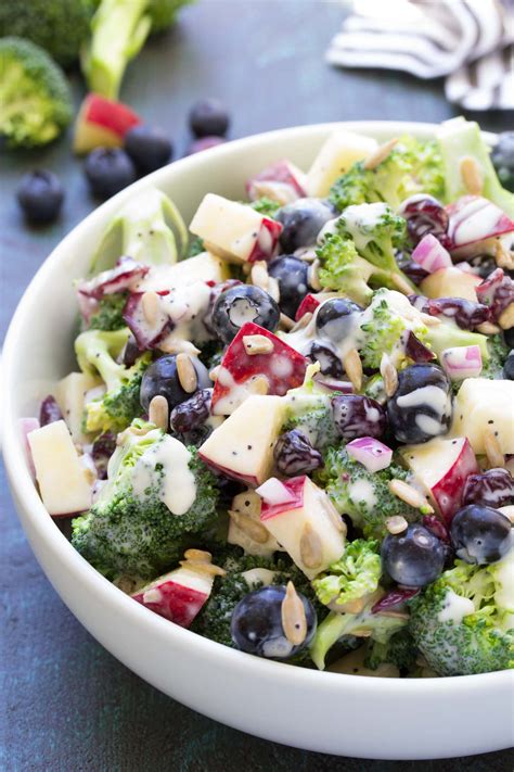 How many calories are in broccoli salad with blueberries and apples - calories, carbs, nutrition