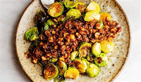 How many calories are in brussel sprouts with caramelized shallots - calories, carbs, nutrition