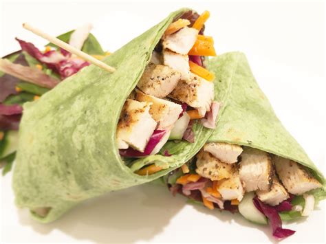 How many calories are in buffalo chicken salad spinach wrap - calories, carbs, nutrition