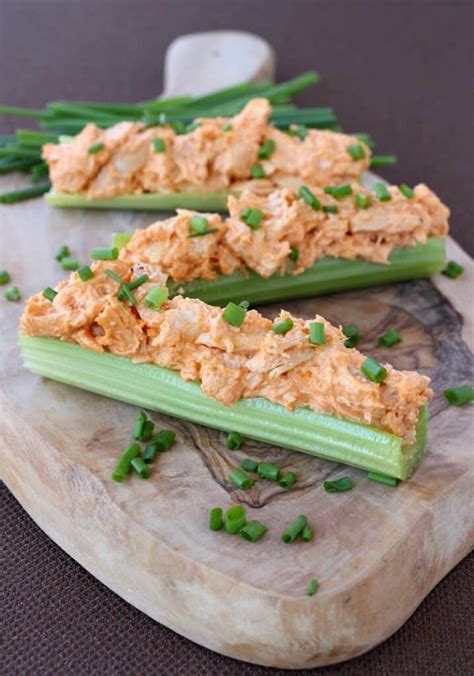 How many calories are in buffalo chicken sandwich with celery sticks - calories, carbs, nutrition