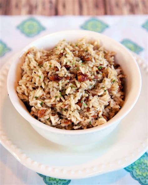 How many calories are in burgundy chicken and mushrooms with pecan-brown rice pilaf and orange-glazed carrots - calories, carbs, nutrition