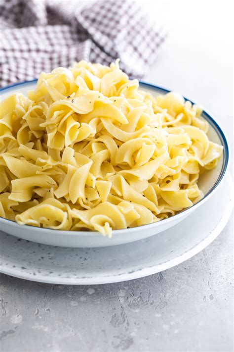 How many calories are in buttered egg noodle - calories, carbs, nutrition