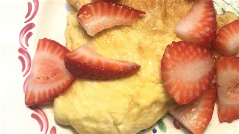 How many calories are in buttermilk pancakes, strawberry compote, cheesy scrambled eggs (400v) - calories, carbs, nutrition