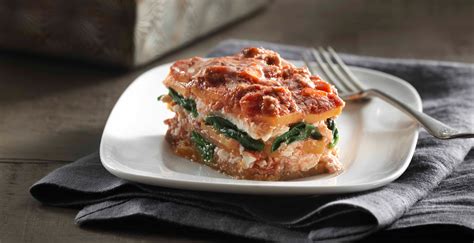 How many calories are in butternut squash lasagna with pork ragu - calories, carbs, nutrition