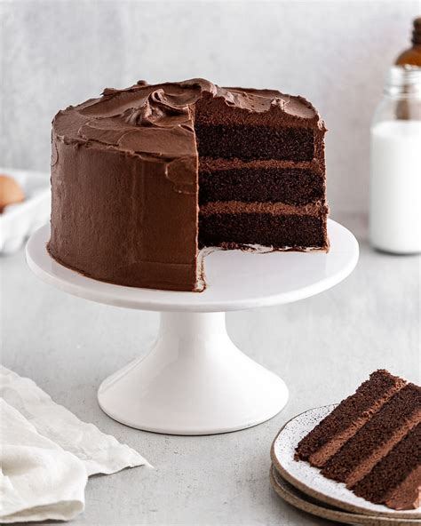 How many calories are in cake double chocolate layer cut 14 - calories, carbs, nutrition