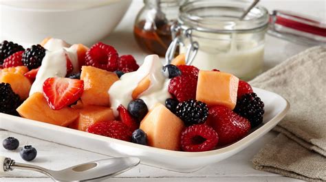 How many calories are in california fruit salad with cottage cheese - calories, carbs, nutrition