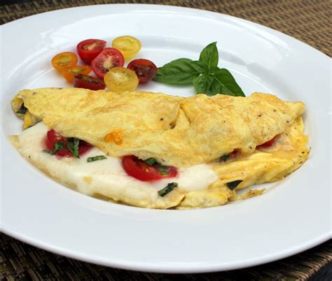 How many calories are in caprese omelet - calories, carbs, nutrition