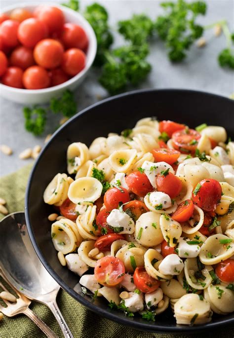 How many calories are in caprese pasta salad - calories, carbs, nutrition