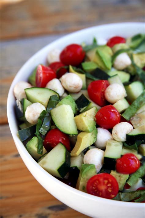 How many calories are in caprese salad - calories, carbs, nutrition