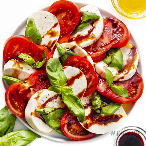 How many calories are in caprese salad plate - calories, carbs, nutrition