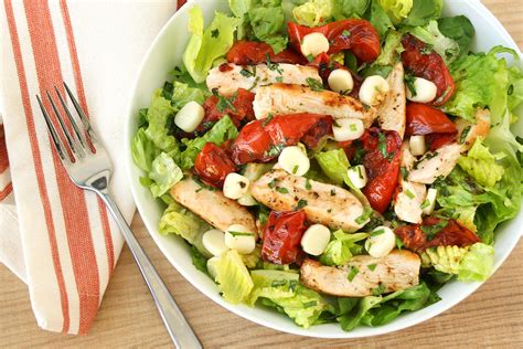 How many calories are in caprese salad with chicken breast - calories, carbs, nutrition