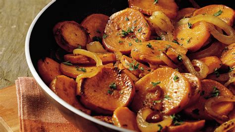 How many calories are in caramelized onion and sweet potato skillet - calories, carbs, nutrition