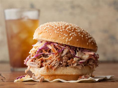 How many calories are in carolina bbq pulled pork sandwich - calories, carbs, nutrition