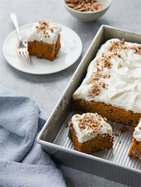 How many calories are in carrot cake with cream cheese icing, walnuts - calories, carbs, nutrition