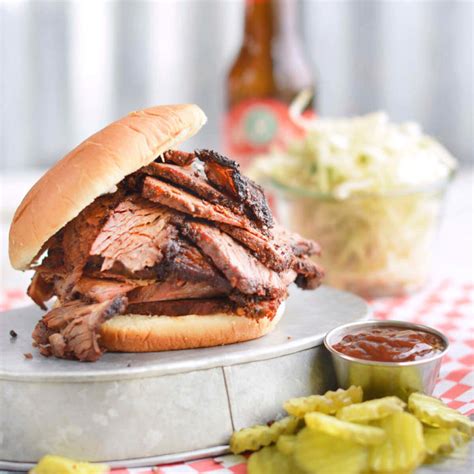 How many calories are in carved smoked bbq brisket sandwich platter - calories, carbs, nutrition