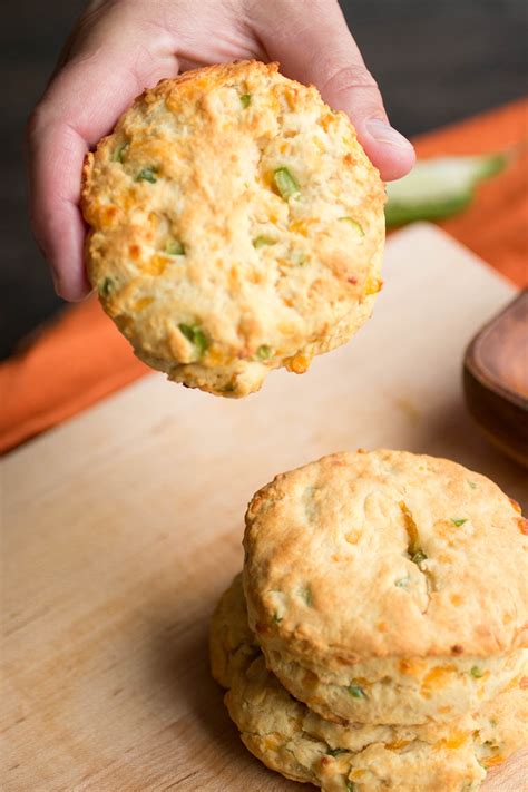 How many calories are in cheddar lemon pepper biscuits - calories, carbs, nutrition