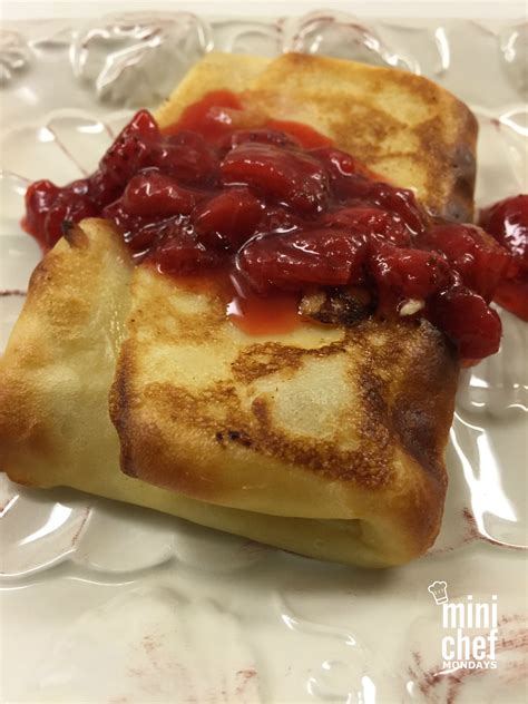 How many calories are in cheese blintzes with toppings - calories, carbs, nutrition