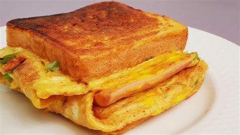 How many calories are in cheese omelet with toast - calories, carbs, nutrition