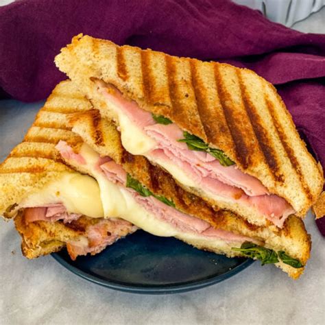 How many calories are in cheese panini garnished with mixed leaves - calories, carbs, nutrition