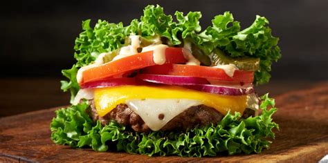 How many calories are in cheeseburger 4 oz lettuce tomato pickle chips unseeded bun - calories, carbs, nutrition