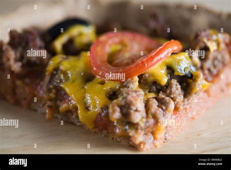 How many calories are in cheeseburger pizza wheat crust - calories, carbs, nutrition