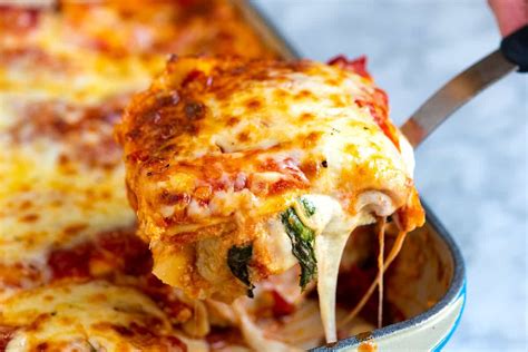 How many calories are in cheesy lasagna - calories, carbs, nutrition