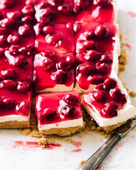 How many calories are in cherry cheese cake bars - calories, carbs, nutrition