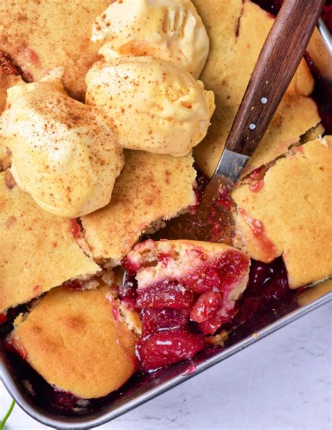 How many calories are in cherry cobbler - calories, carbs, nutrition