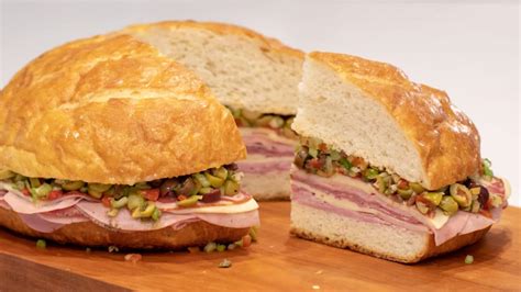 How many calories are in chicago chicken muffuletta - calories, carbs, nutrition