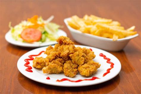 How many calories are in chicharrones de pollo - latin fried chicken (102834.0) - calories, carbs, nutrition