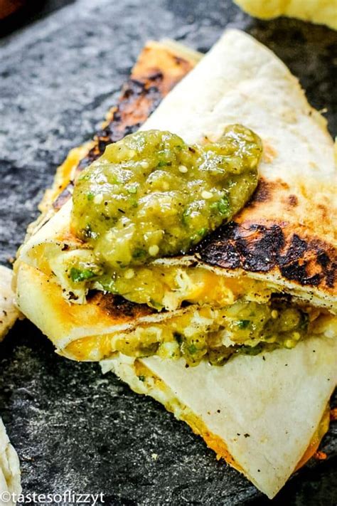 How many calories are in chicken and cheese quesadilla with salsa - calories, carbs, nutrition