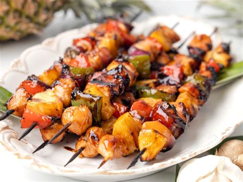 How many calories are in chicken and pineapple skewers over cajun taters - calories, carbs, nutrition