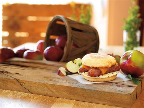 How many calories are in chicken apple sausage breakfast sandwich - calories, carbs, nutrition