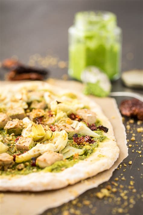 How many calories are in chicken artichoke pesto thin (37007.6) - calories, carbs, nutrition