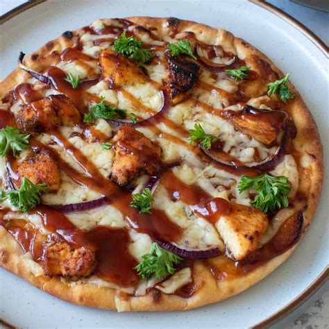 How many calories are in chicken bbq cheddar flatbread - calories, carbs, nutrition