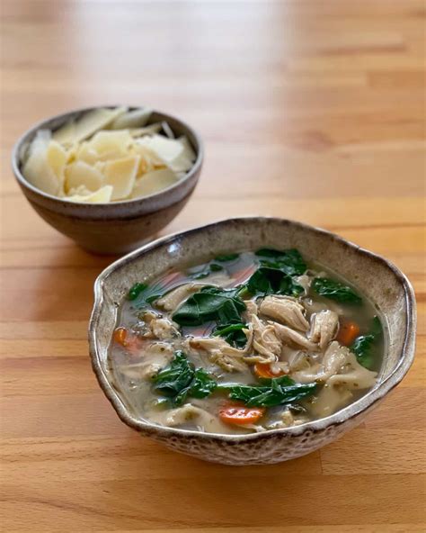 How many calories are in chicken bowtie soup - calories, carbs, nutrition