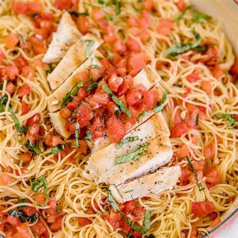 How many calories are in chicken bruschetta pasta (recipe makers) - calories, carbs, nutrition