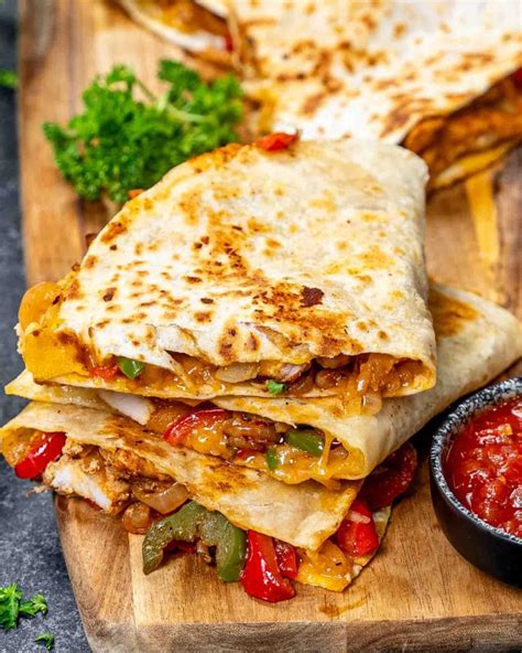 How many calories are in chicken fajita quesadilla - calories, carbs, nutrition