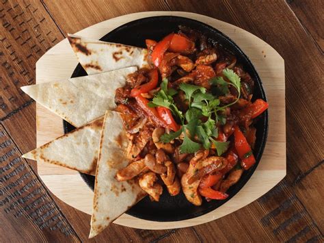 How many calories are in chicken fajitas halal - calories, carbs, nutrition