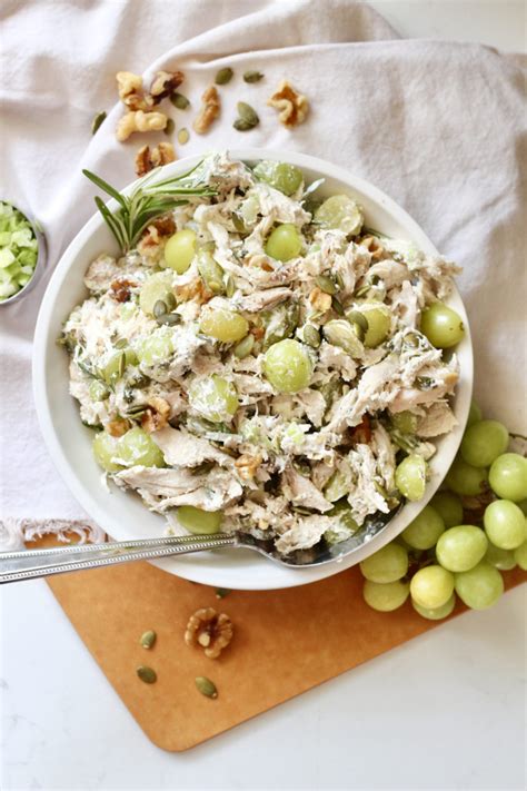 How many calories are in chicken grape amandine salad - calories, carbs, nutrition