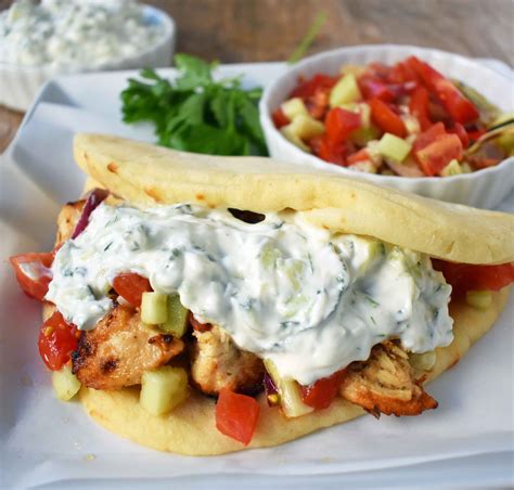 How many calories are in chicken gyro tzatziki pita (32683.0) - calories, carbs, nutrition