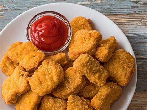 How many calories are in chicken nugget meal - calories, carbs, nutrition